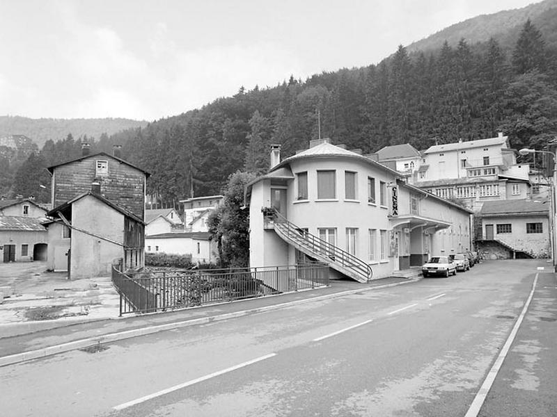 Cour Paul Odobey et rue du Casino.