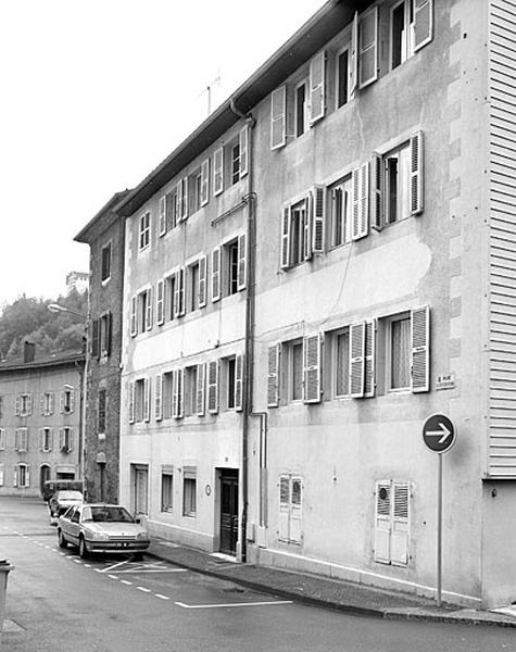 Bâtiment au n° 23 : élévation antérieure, de trois quarts droite.