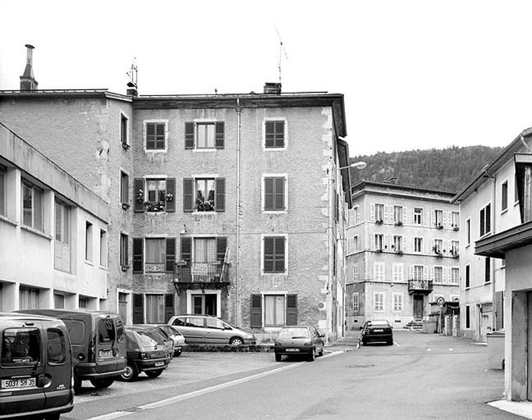 Bâtiment au n° 21, vu du nord.