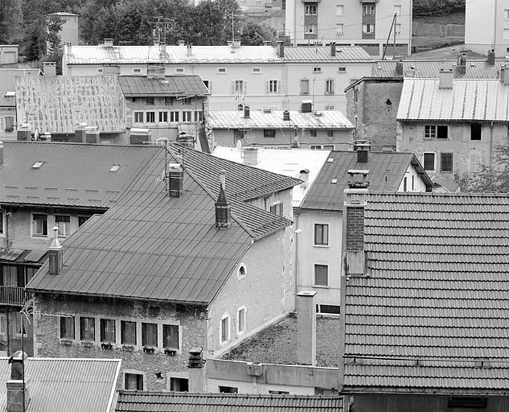 Bâtiment au n° 19 : vue plongeante sur le toit, depuis le nord-est.