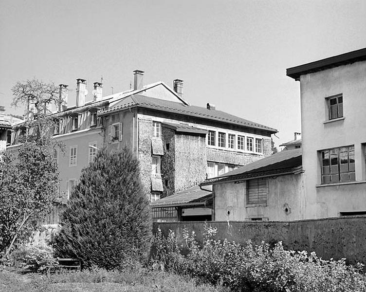 Façades antérieure et latérale droite.