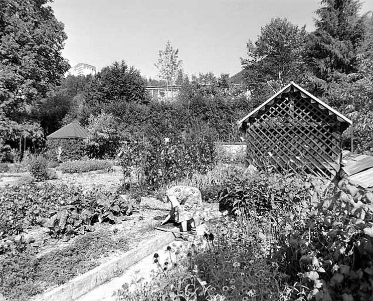 Jardin et fabrique de treillage.