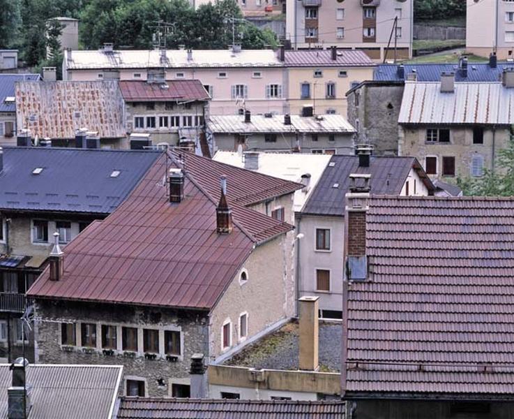 Bâtiment au n° 19 : vue plongeante sur le toit, depuis le nord-est.