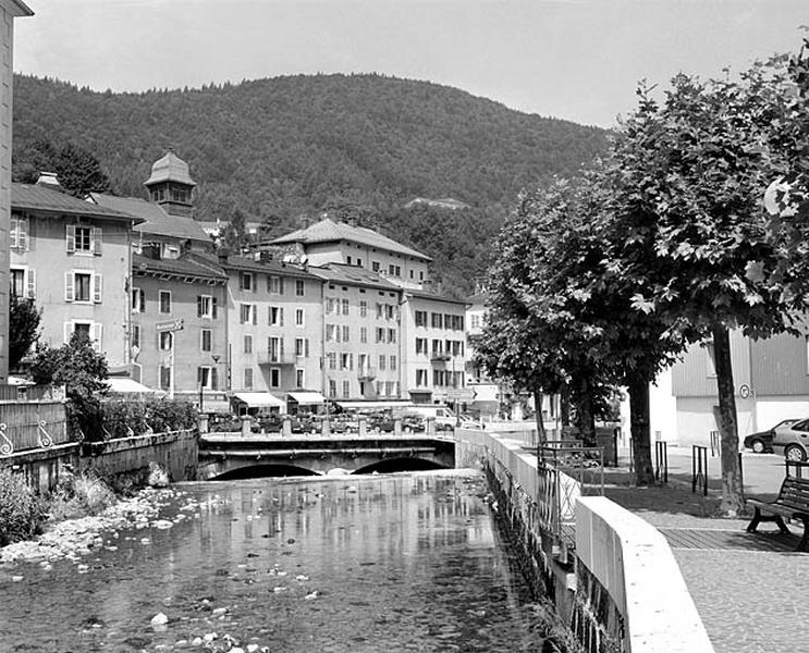 Vue d'ensemble, depuis la rive droite en amont.