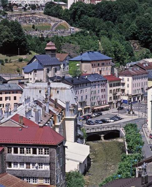 Vue d'ensemble plongeante, depuis l'est.