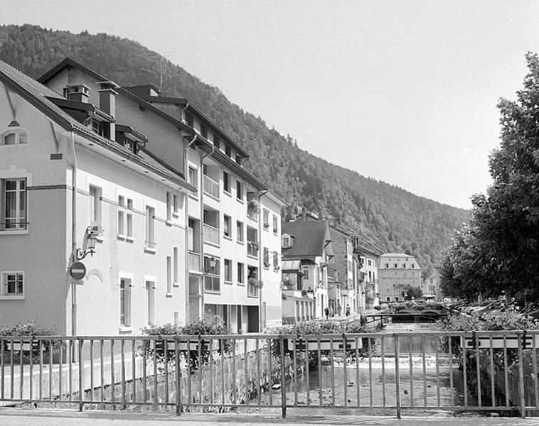 Le Petit Quai, depuis le pont de la rue Merlin (pont du Curé).