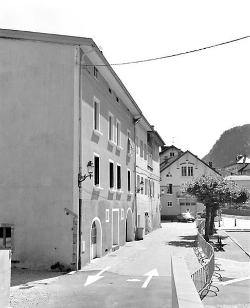 La rue des Promenades, depuis la place Jean Jaurès.
