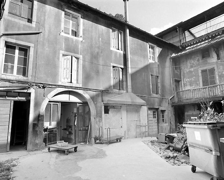 Bâtiment est.