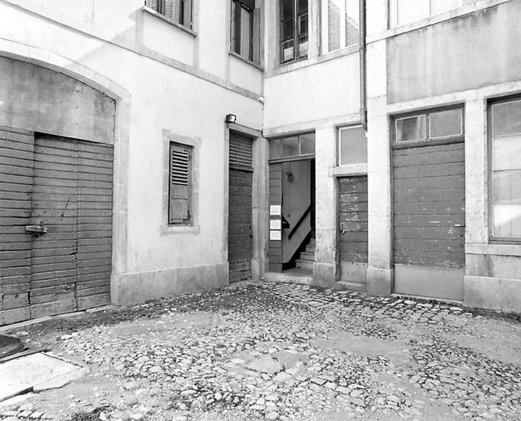 Angle de la remise et de l'atelier.