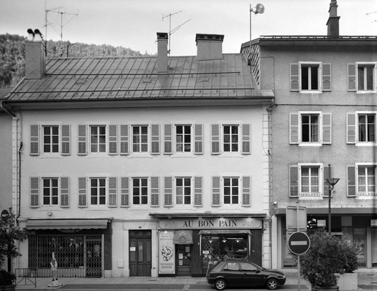 Vue d'ensemble rue de la République.