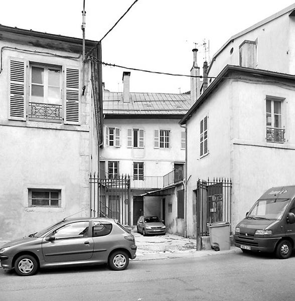 Vue d'ensemble rue des Promenades.