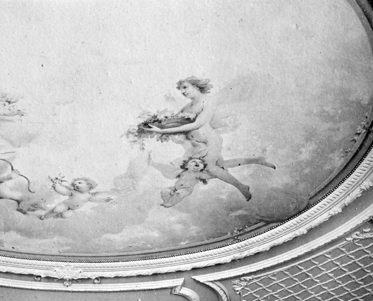 [Scène mythologique peinte au plafond du salon principal : détail de la partie droite], [limite 19e siècle 20e siècle ?].