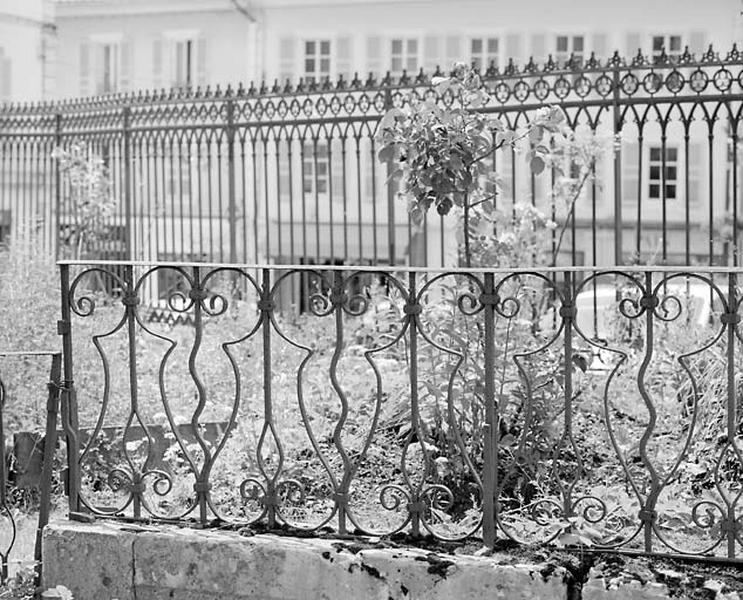 Grilles du jardin potager.