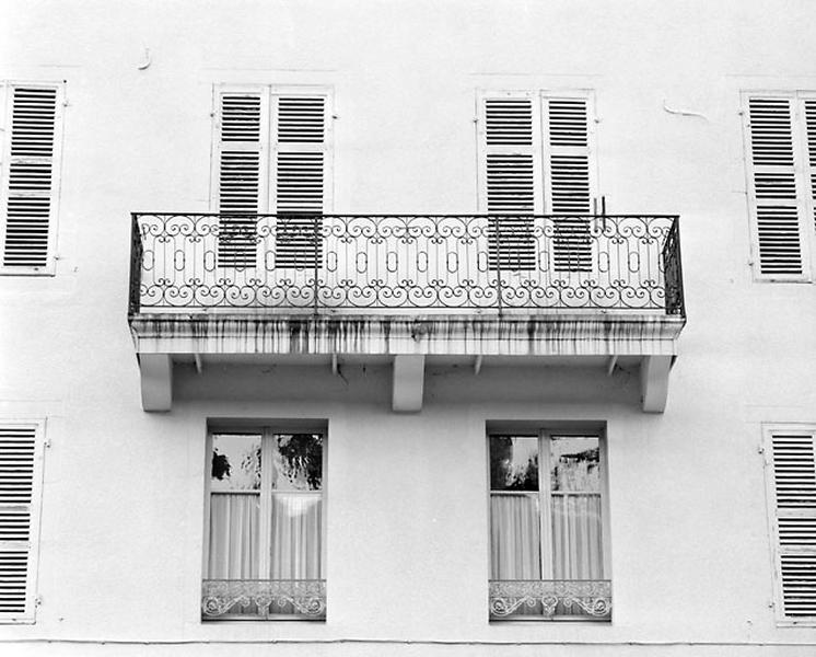 Façade postérieure : balcon.