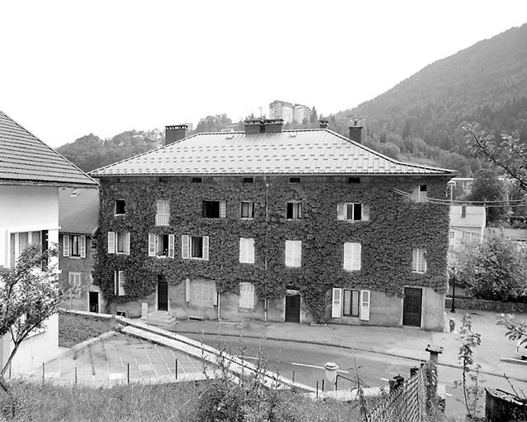Bâtiment 11-15 rue Pasteur : façade antérieure.