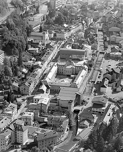 Vue d'ensemble plongeante sur le quartier de l'hôtel de ville, depuis le nord.