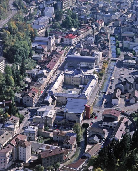 Vue d'ensemble plongeante sur le quartier de l'hôtel de ville, depuis le nord.