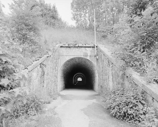 Passage souterrain (sous les voies) : tête côté centre-ville (ouest).