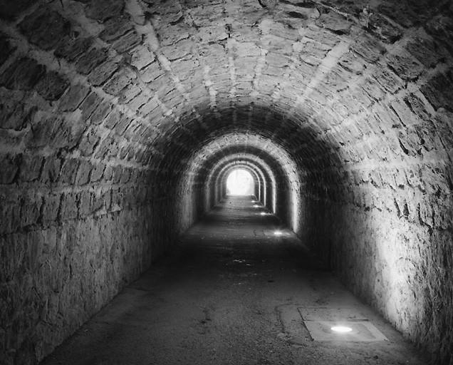 Passage souterrain (sous les voies) : intérieur.