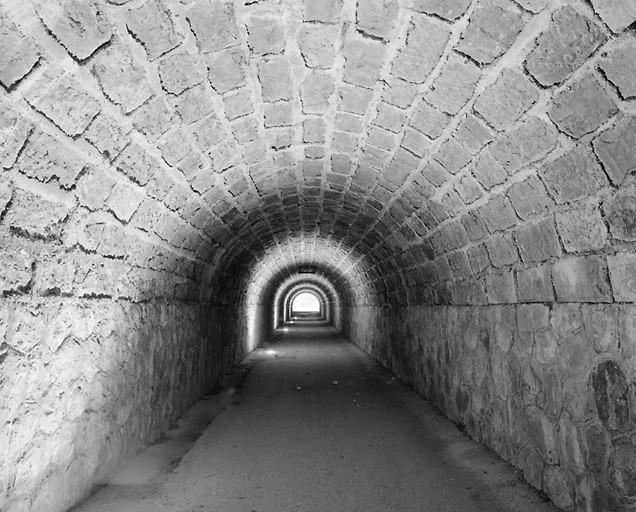 Passage souterrain (sous les voies) : intérieur.