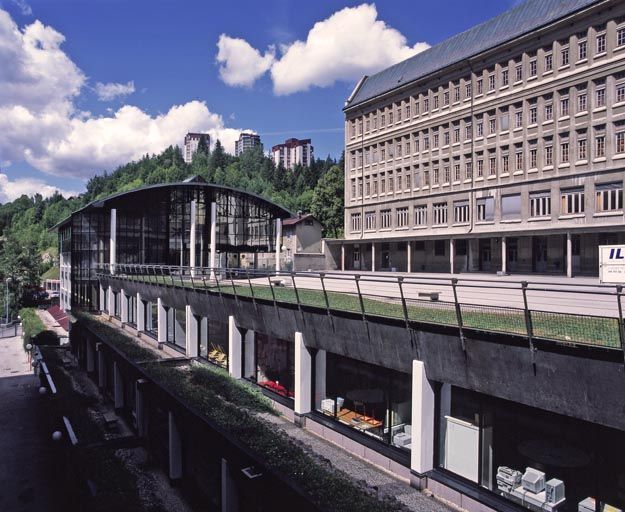 Bâtiments E et F : façade occidentale (avant restauration du bâtiment D).