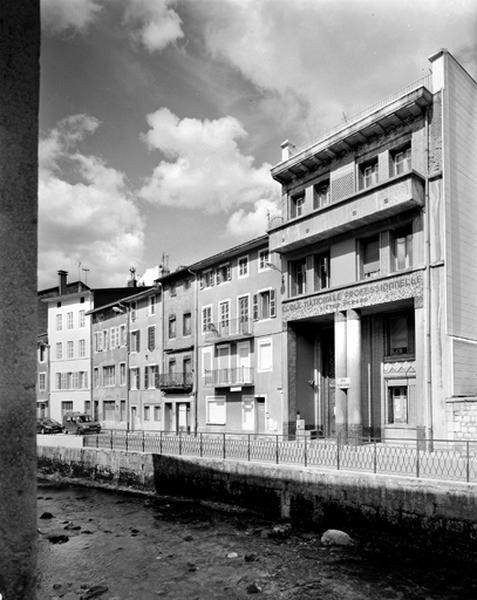 Le quai Aimé Lamy au niveau du lycée Victor Bérard.