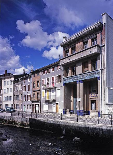 Le quai Aimé Lamy au niveau du lycée Victor Bérard.