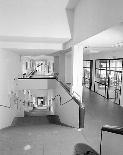 Galerie P : escalier monumental droit, depuis l'extrémité côté bâtiment D.