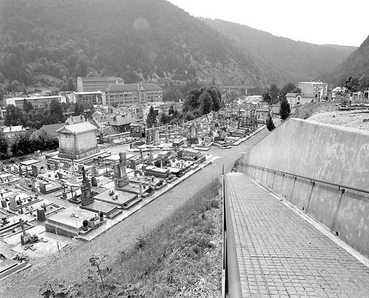Allée centrale et vue d'ensemble des quartiers 3 à 6 et 10, depuis le nord.