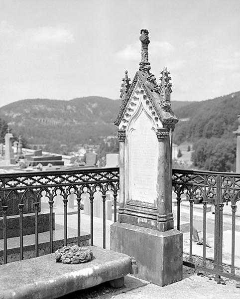 Tombeau de Julie Girod : la stèle.