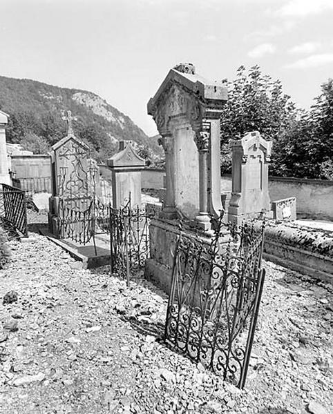 Monument sépulcral du curé Joseph-Marie Grenier