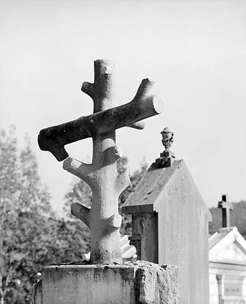 Croix funéraire de la famille Beaudet