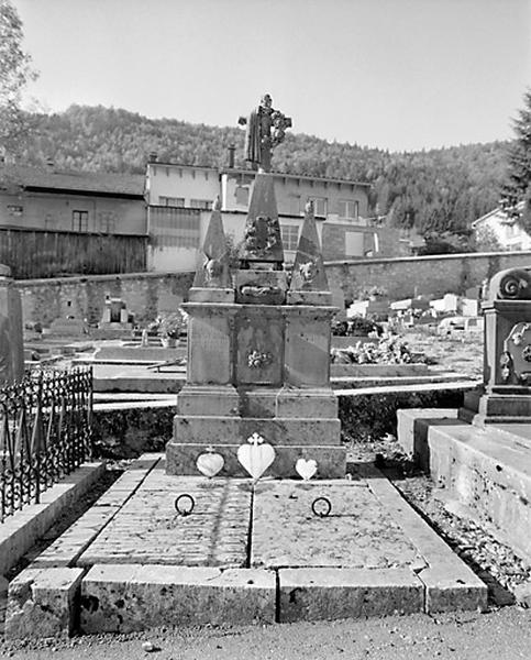 Tombeau de la famille de Louis Benoît