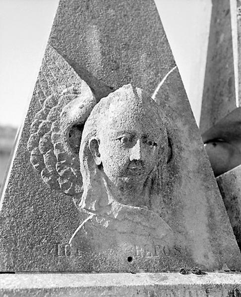 Tête de l'ange de gauche.