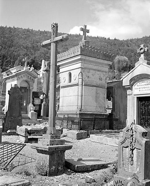 Vue d'ensemble des élévations postérieure et latérale gauche.