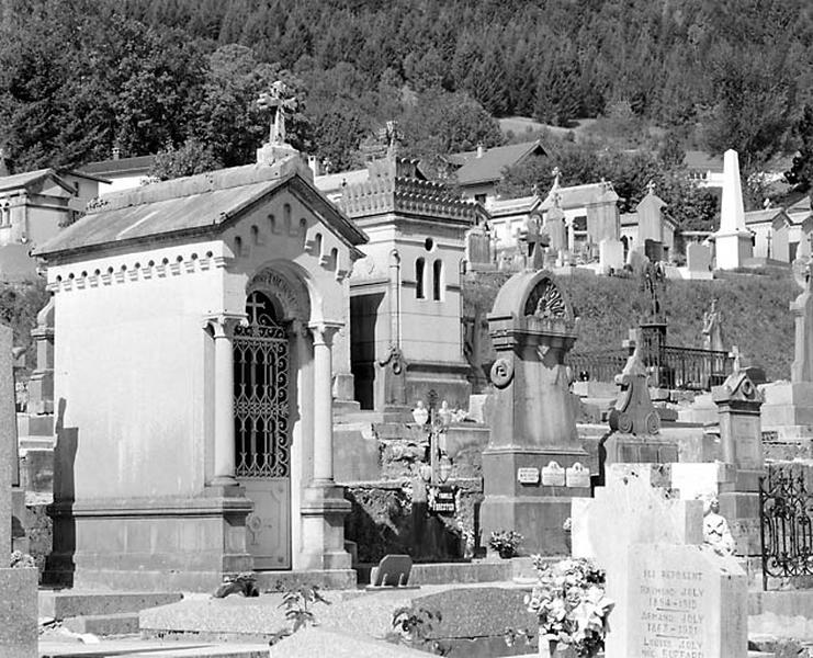 Chapelles funéraires et tombeaux du quartier 3.