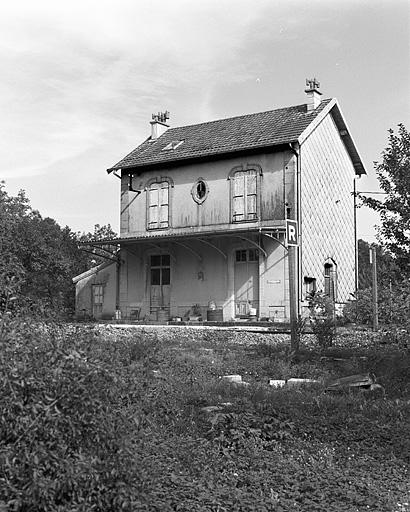 Façade postérieure, de trois quarts droite.