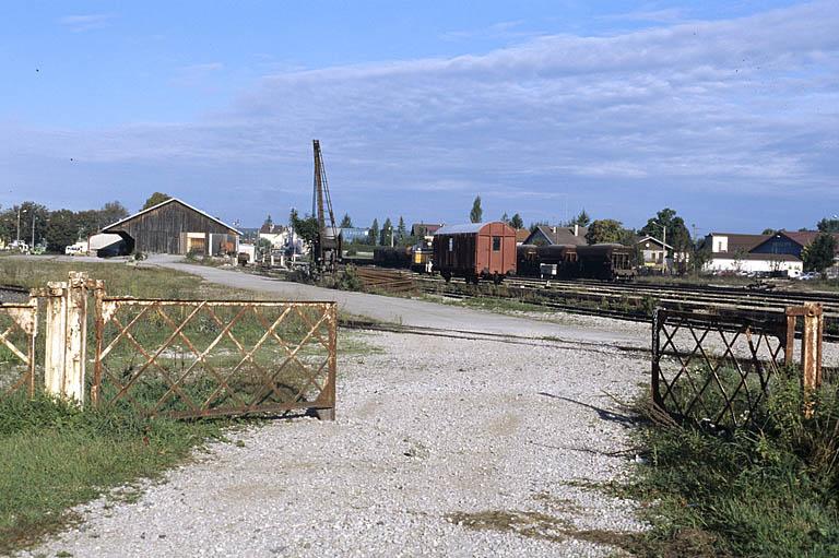 Vue d'ensemble de la grue et des voies, depuis le sud-est.