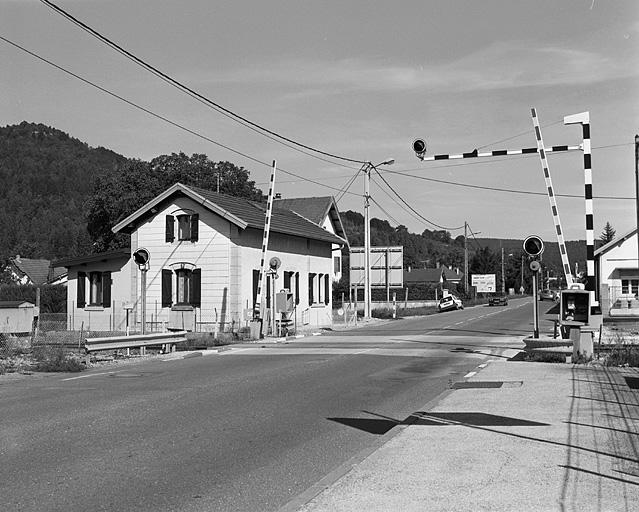 Vue d'ensemble, depuis le sud-ouest. Maison au PK 014.515.