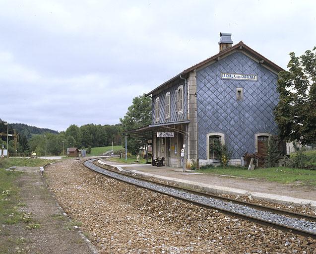 Bâtiment des voyageurs : façades postérieure (côté voie) et latérale droite.