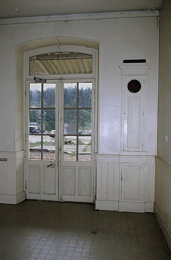 Bâtiment des voyageurs : intérieur de la salle d'attente.