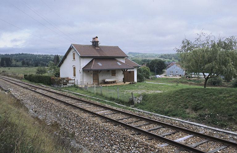 Vue d'ensemble, depuis le sud-ouest. Maison au PK 031.343.