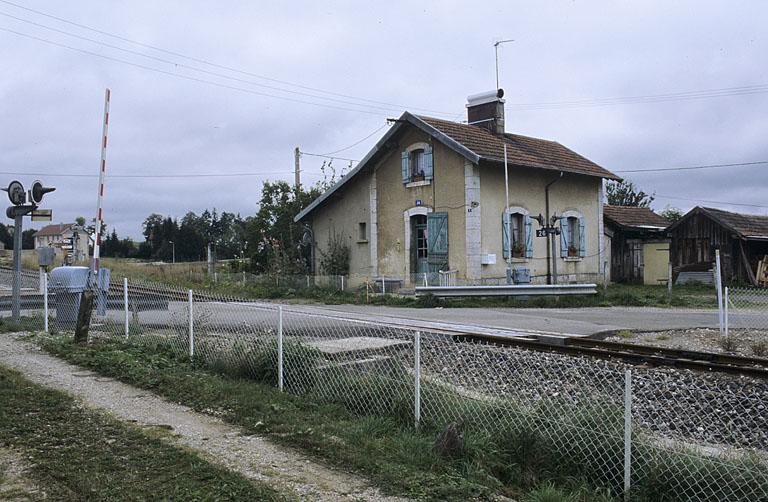 Vue d'ensemble, depuis l'est. Maison au PK 035.829.