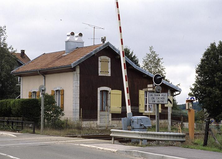 Vue d'ensemble, depuis l'est. Maison au PK 036.147.