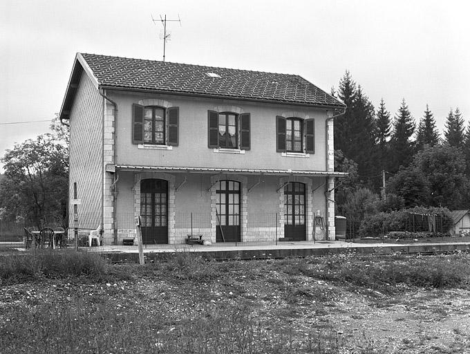 Bâtiment des voyageurs : élévation postérieure, de trois quarts gauche.