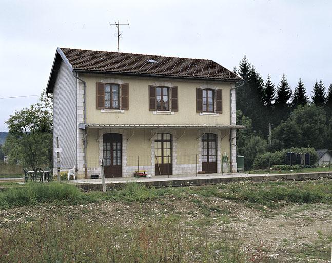 Bâtiment des voyageurs : élévation postérieure, de trois quarts gauche.