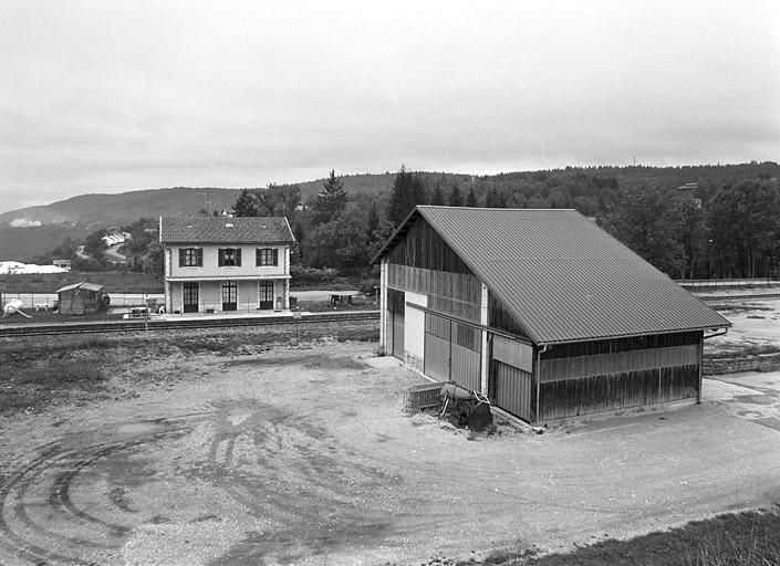 Vue d'ensemble depuis l'est.