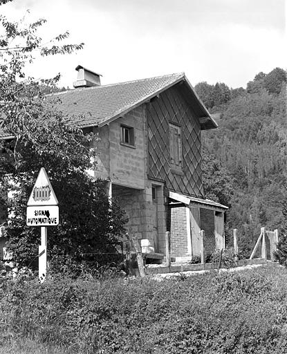 Façade postérieure, de trois quarts gauche.