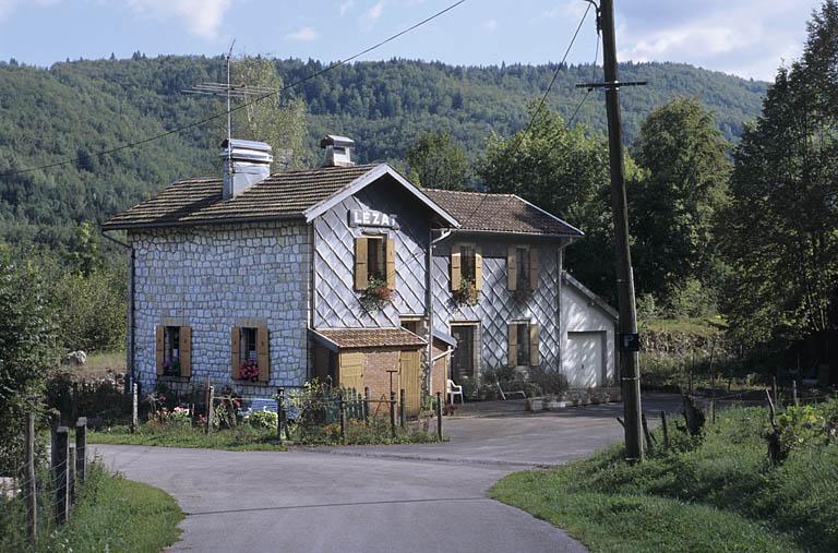 Façades antérieure et latérale gauche.