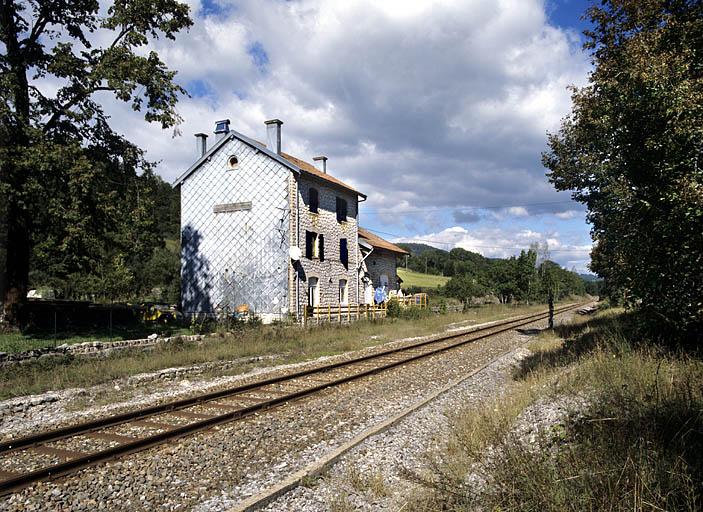 Vue d'ensemble, depuis le sud (façade postérieure).